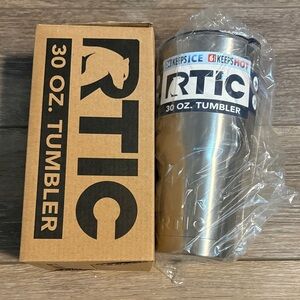 NIB RTIC 30 oz Stainless Steel Tumbler